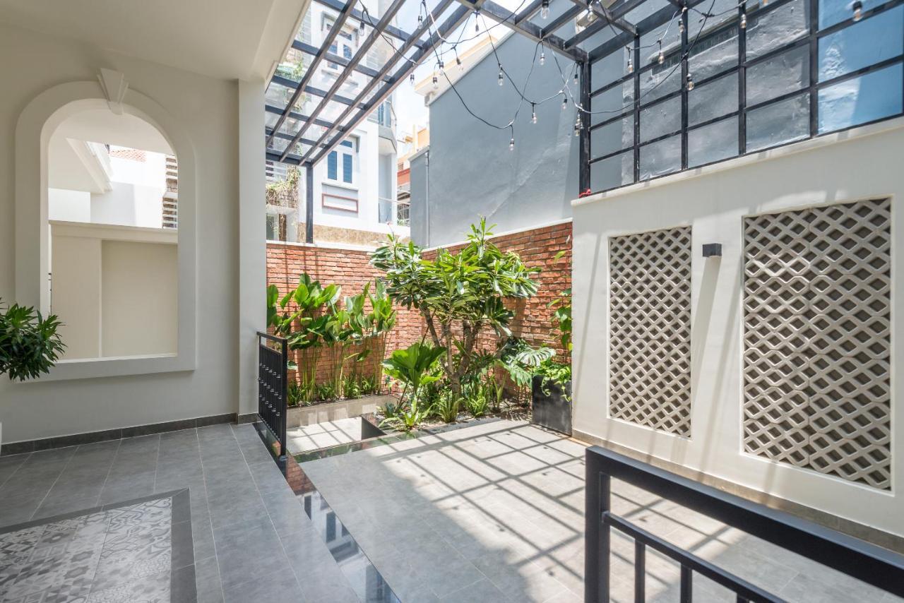 Cozrum Homes The Gallery Residence Thành Pho Ho Chí Minh Esterno foto