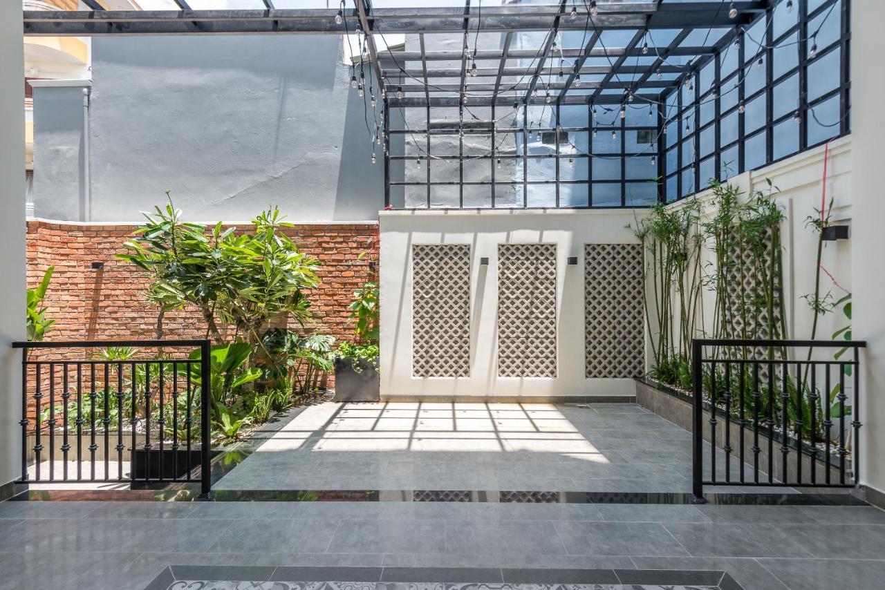 Cozrum Homes The Gallery Residence Thành Pho Ho Chí Minh Esterno foto